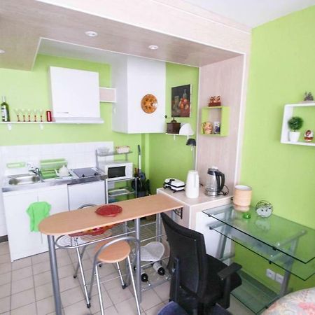 Studio Pigalle: Cozy Parisian Retreat in Montmartre Exterior photo